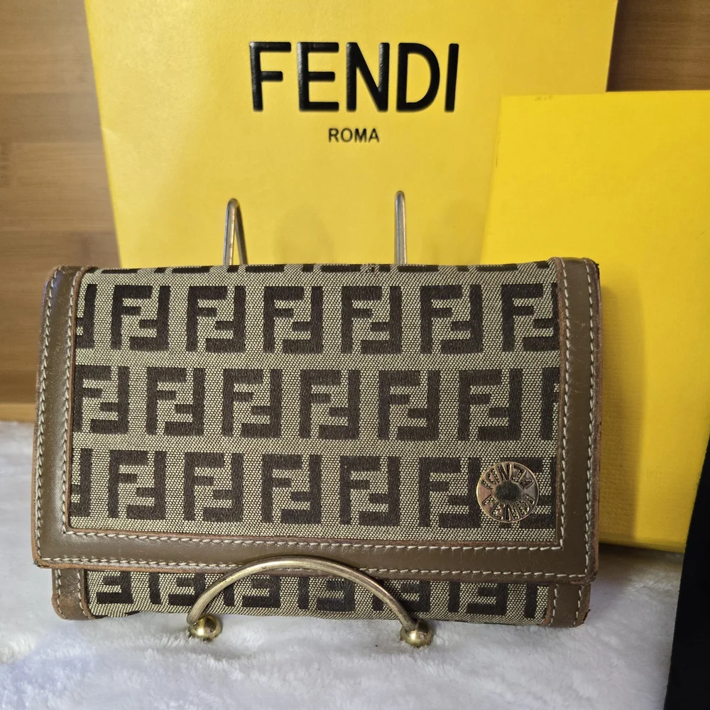 All Inclusive Fendi Brown Wallet with Iconic Monogram Pattern - Picture 1 of 14